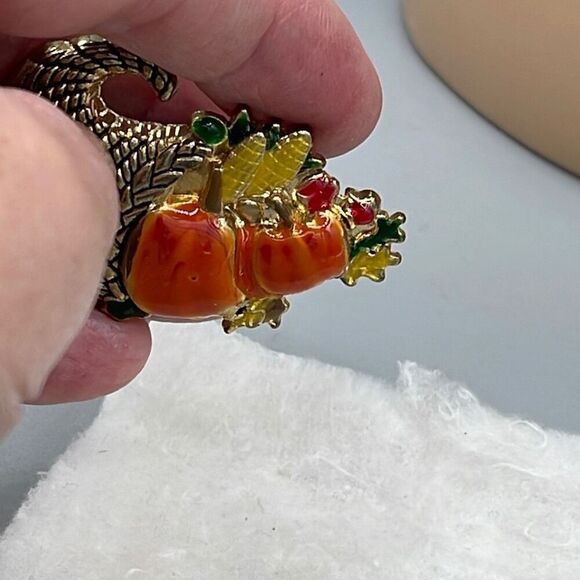 Vintage Cornucopia enamel brooch - Picture 4 of 7